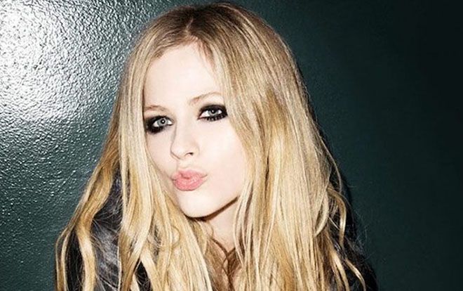 Sở hữu số điện thoại trùng với Avril Lavigne, nam thanh niên chịu cảnh dở khóc dở cười