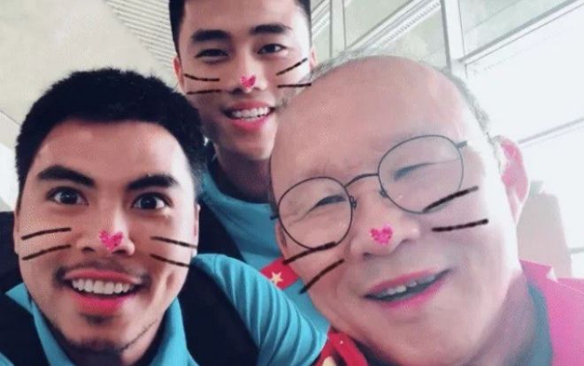 HLV Park Hang Seo và những lần đáng yêu bên các tuyển thủ