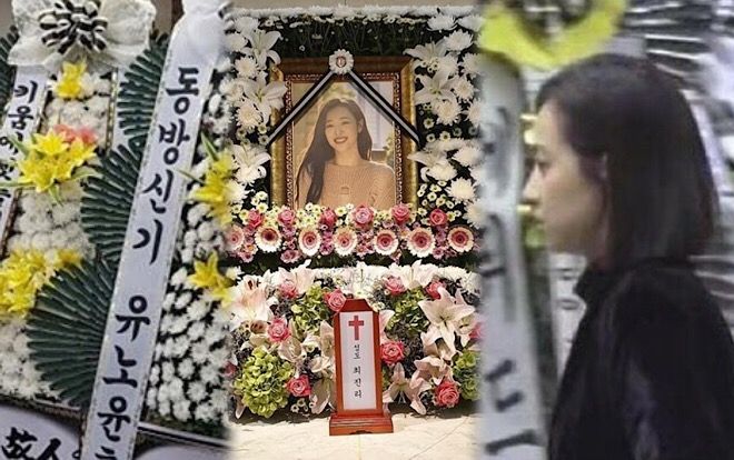 Rò rỉ ảnh thờ Sulli, hình Victoria f(x) và lẵng hoa kèm lời nhắn của Yunho (DBSK) tại tang lễ