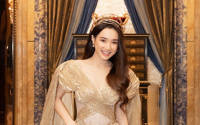 Lên đồ theo style nữ thần, Nhã Phương sang như nữ hoàng Hi Lạp và 'mặn' như quý cô Trung Đông