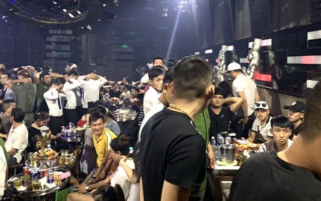 Phát hiện hàng chục 'nam thanh nữ tú' dương tính ma túy trong quán bar ở Sài Gòn
