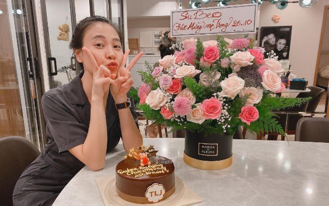 Đàm Thu Trang hạnh phúc khoe món quà bất ngờ do Subeo tặng nhân ngày 20/10