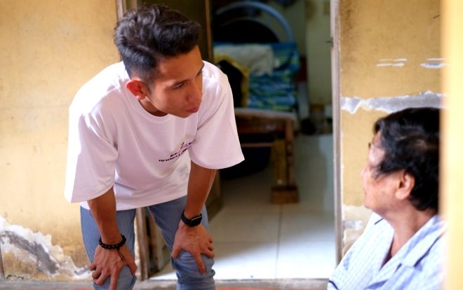 Hồng Duy và dàn sao HAGL thầm lặng làm từ thiện trong ngày 20/10