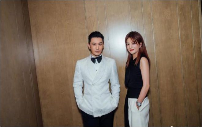 Hiếm khi mặc đồ đôi với vợ, thế mà Huỳnh Hiểu Minh lại diện đồ 'xuyệt tông' với Triệu Vy khiến fans khó hiểu