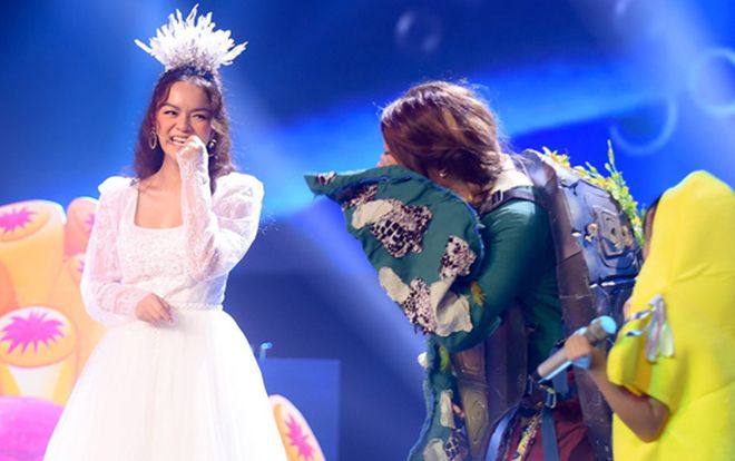 Phạm Quỳnh Anh - Dương Khắc Linh ‘chơi lớn’: Tài trợ toàn bộ vé máy bay cho team để có mặt trong đêm chung kết