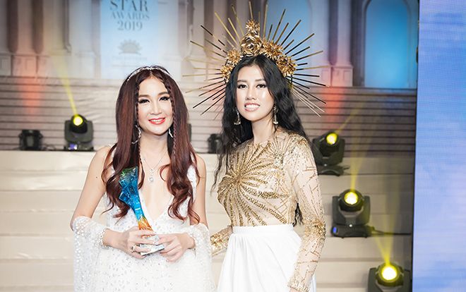 Emily Hồng Nhung hoá nữ thần sắc đẹp Hy Lạp, hội ngộ Ôn Bích Hà