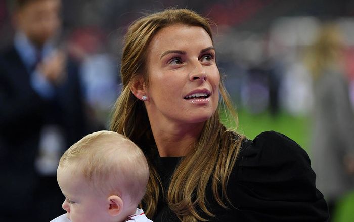 Vợ Rooney bất ngờ hé lộ lý do bị ốm giữa lúc khẩu chiến với vợ Vardy