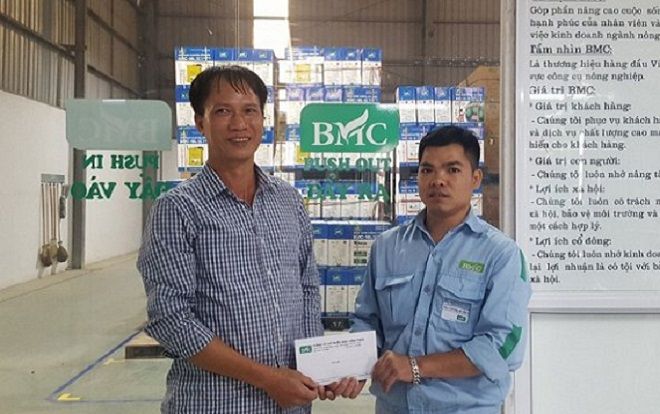 Tài xế Vĩnh Phúc trả lại 12 triệu đồng tiền đền bù thừa cho người gây tai nạn