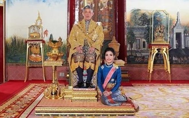 Những sóng gió hậu cung hoàng gia Thái Lan