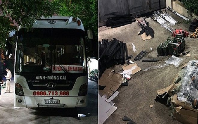 Phát hiện xe khách vận chuyển hơn 100 thanh đao kiếm cùng 34 súng bắn điện không rõ nguồn gốc