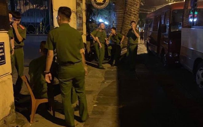Cảnh sát đột kích vũ trường Star 3 Club, gần 200 dân chơi bị đưa về trụ sở