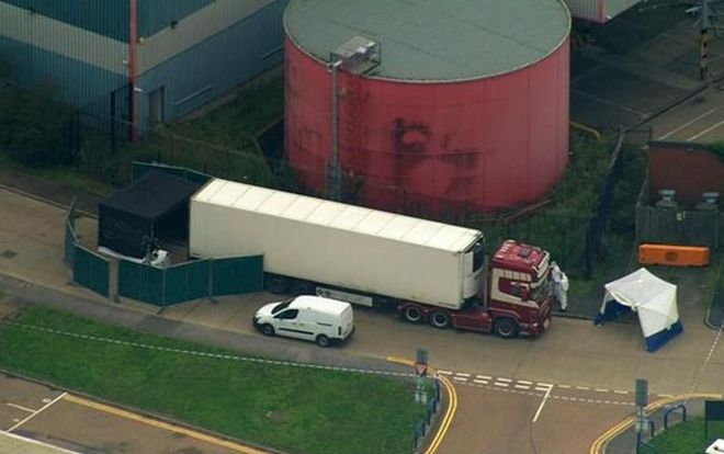 Phát hiện 39 thi thể trong thùng xe tải ở Anh