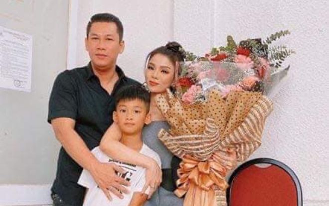 Lệ Quyên hiếm hoi khoe ảnh tình tứ bên chồng