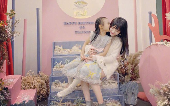 Lý Tiểu Lộ tổ chức tiệc sinh nhật 7 tuổi cho con gái Điềm Hinh