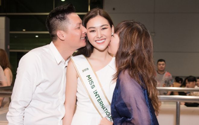 Lộ diện bố ruột đẹp trai như soái ca của á hậu Tường San