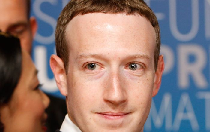 Giải mã kiểu tóc 'mái ngố' kì lạ gần đây của Mark Zuckerberg