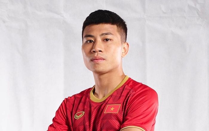 Cầu thủ đẹp trai nhất HAGL hát như thất tình 'đốn tim' fan nữ