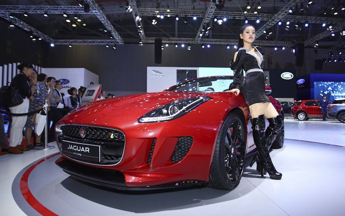 Đọ dáng Subaru BRZ và Jaguar F-Type, 2 mẫu xe sport thu hút nhiều người xem tại VMS 2019