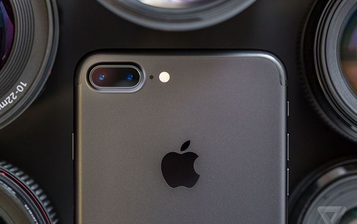 Chiếc iPhone 'đắt hàng' nhất tại Việt Nam vừa giảm giá sốc