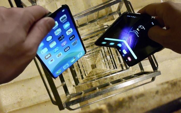 Thả rơi iPhone 11 Pro Max, Samsung Galaxy Fold và Nokia 3310 từ cầu thang tầng 20 và cái kết bất ngờ