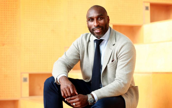 Cuộc sống xa hoa của huyền thoại Arsenal sau khi thành trùm bất động sản