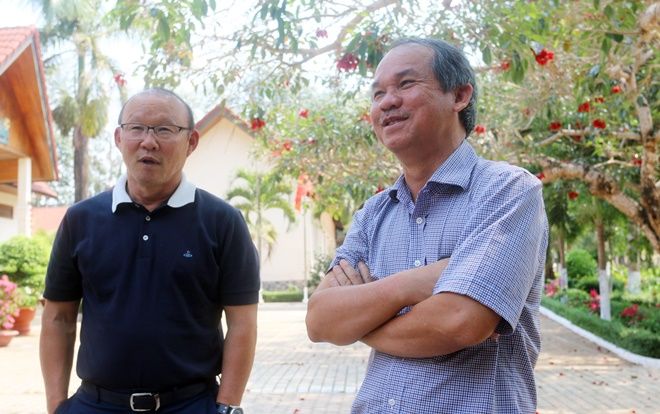 HLV Lê Thụy Hải: 'Nên cân nhắc chuyện đặt tên bầu Đức cho khán đài B sân Mỹ Đình'