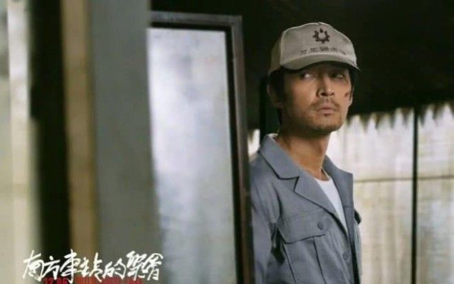 'Gặp gỡ ở nhà ga phía nam' đăng poster, thân hình của Hồ Ca trở thành tiêu điểm hút khách