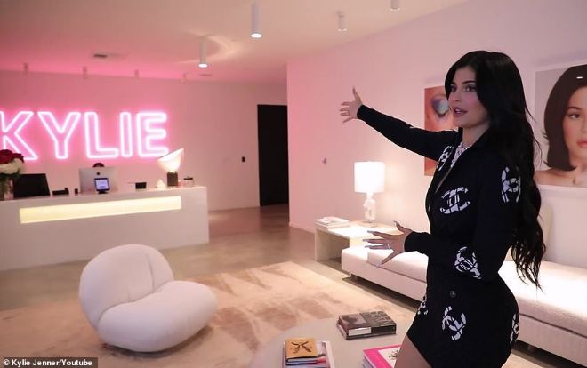 'Lâu đài' màu hường sang chảnh của nữ tỷ phú Kylie Jenner khiến bao cô gái ganh tỵ