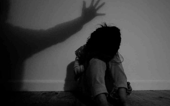 Truy tìm đối tượng cưỡng hiếp rồi cướp 1 triệu đồng của bé gái 8 tuổi bán vé số