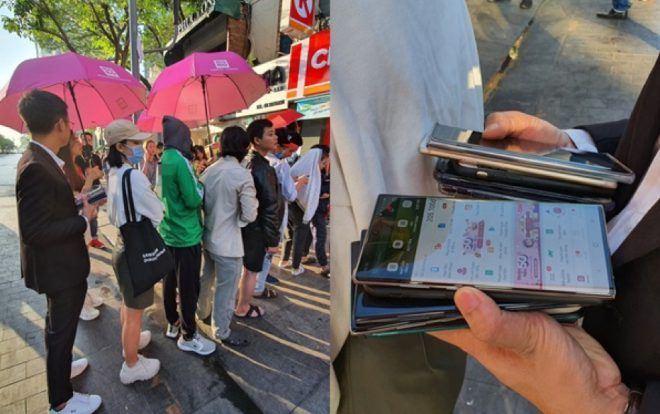 Mang theo chục chiếc điện thoại của đồng nghiệp để mua nhờ đồ ăn ngày siêu hoàn tiền 50%
