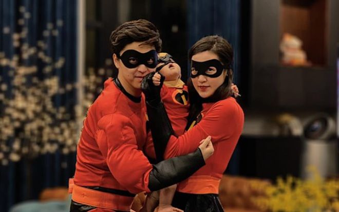 Á hậu Tú Anh cùng chồng và con trai hóa trang Halloween thành 'gia đình siêu nhân' siêu cute