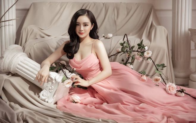 Làm ca sĩ, hot girl ngủ gật bị cộng đồng mạng chê tả tơi