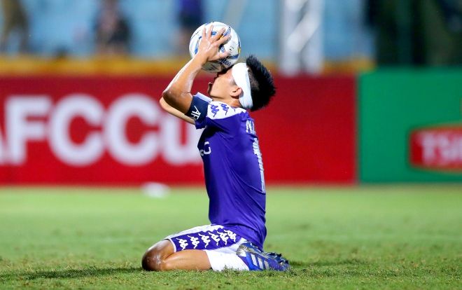 Tiền đạo Văn Quyết: 'Nhiều CLB chẳng bao giờ vô địch nhưng CĐV ở bên họ'