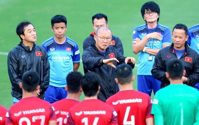 Tuyển Việt Nam tập luyện để sẵn sàng hạ đẹp Thái Lan