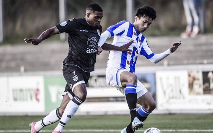 Đoàn Văn Hậu đá chính, đội trẻ Heerenveen thua trắng 6 bàn