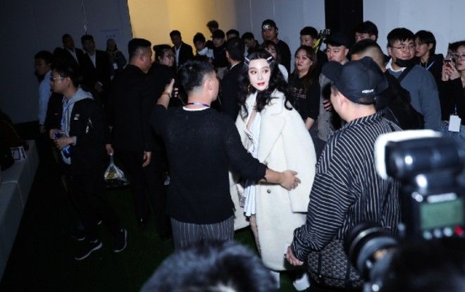 Phạm Băng Băng xinh đẹp như nữ thần, sở hữu cả đội bảo vệ và nhân viên tháp tùng