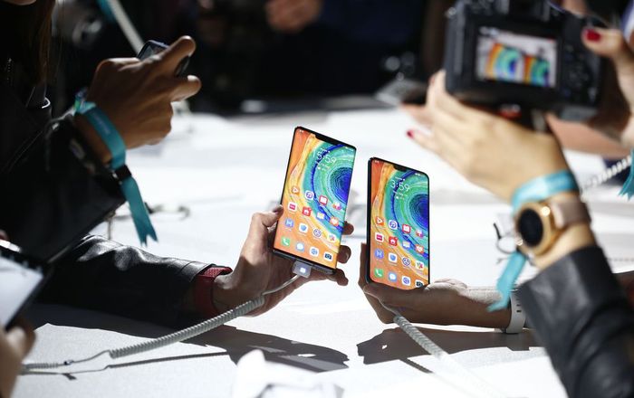 Huawei tự tin smartphone vẫn bán chạy bất chấp không được dùng Android