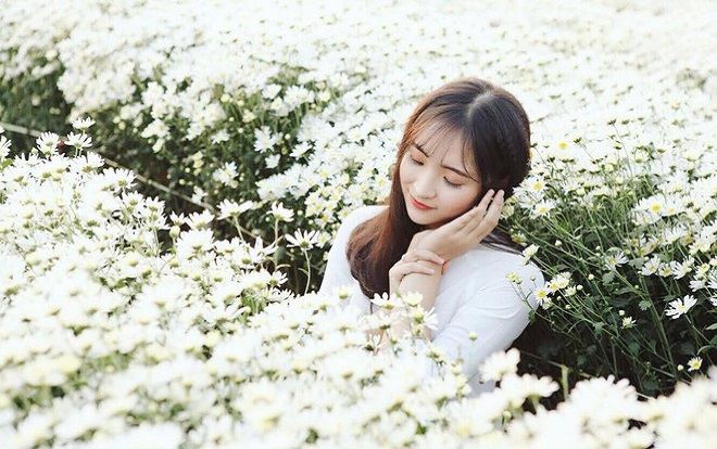 Loạt ảnh đời thường xinh đẹp của nữ sinh miền sơn cước đăng quang cuộc thi Hoa khôi sinh viên