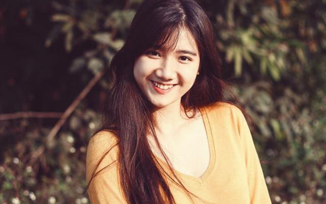 Bất ngờ nổi tiếng với loạt ảnh đời thường duyên dáng, cô giáo dạy Văn tương lai liên tục được truy tìm 'info'