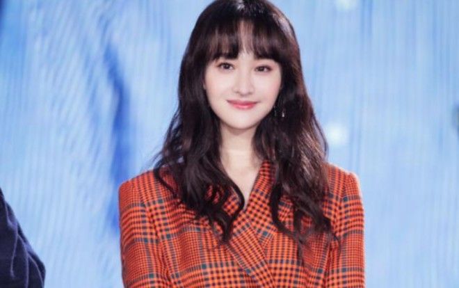 Hình ảnh chưa chỉnh sửa của Trịnh Sảng: Đôi chân dài bắt mắt, thân hình được đánh giá có tỉ lệ vàng