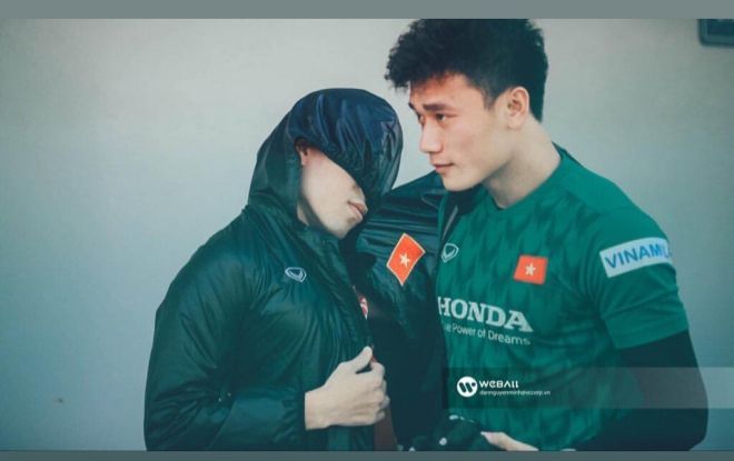 Bùi Tiến Dũng cưới vợ, Đình Trọng chuyển sang 'đá cặp' với Dũng 'gôn'