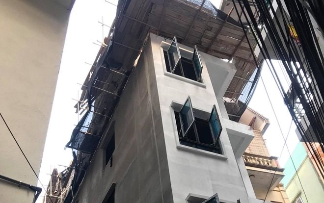 Ngã từ giàn giáo tầng 5 xuống đất, nam thợ xây 25 tuổi tử vong