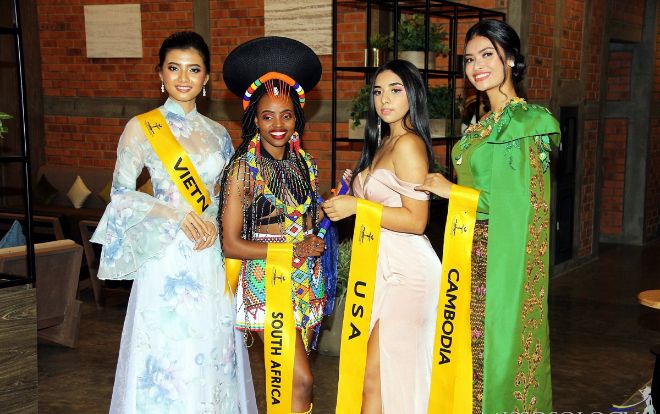 Mặc áo dài trong suốt, đại diện Việt bị chỉ trích vì để lộ nội y khi tham gia Miss Crystal Angel International