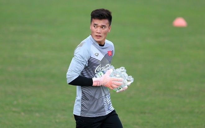 Bùi Tiến Dũng có mất suất vì Văn Toản?