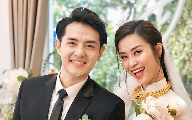 Đông Nhi nhắng nhít selfie cùng hội bạn thân trước giờ lấy chồng, cảm ơn ông trời đã cho Nhi - Thắng thấy nhau