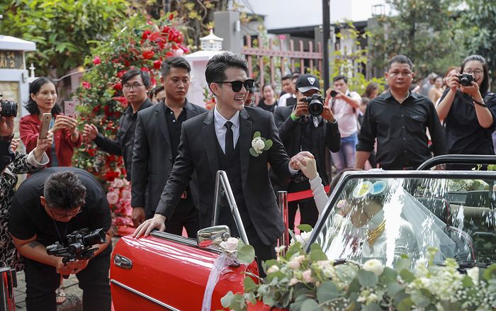 Ngắm dàn xe khủng trong lễ cưới của Ông Cao Thắng - Đông Nhi: Rẻ nhất cũng lên đến vài tỷ!