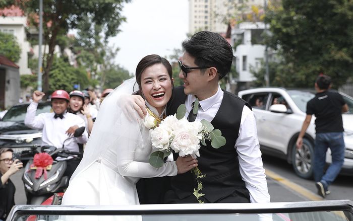 Trước đám cưới 'siêu to khổng lồ', Ông Cao Thắng từng tặng Đông Nhi xe sang 13 tỷ