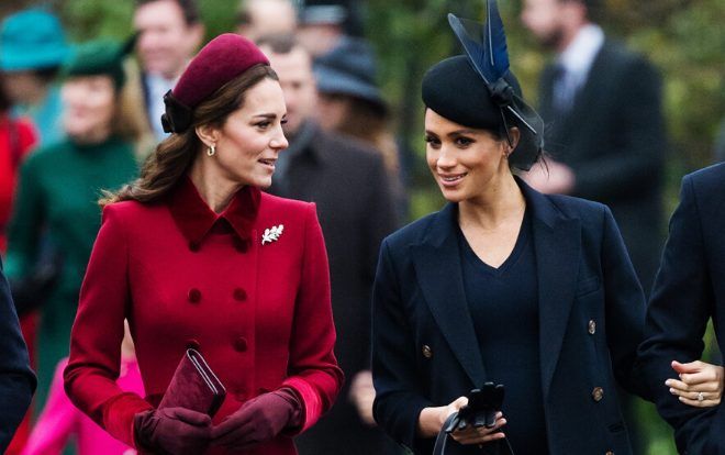 Cùng là dâu hoàng gia, cùng làm 1 hành động, Meghan Markle bị chỉ trích còn Kate Middleton được tâng lên tận mây xanh