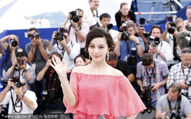 Bất ngờ với hình ảnh Phạm Băng Băng xuất hiện ở một trong bốn bảo tàng nổi tiếng và lớn nhất Thế Giới