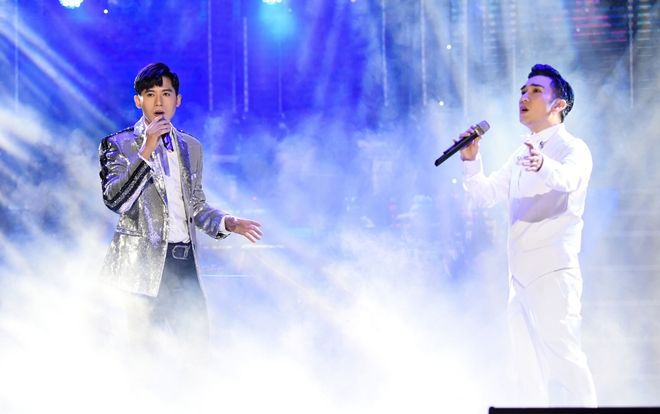 Quán quân Giọng hát Việt 2019 - Hoàng Đức Thịnh và Tuấn Hưng bất ngờ xuất hiện trình diễn tại liveshow Quang Hà